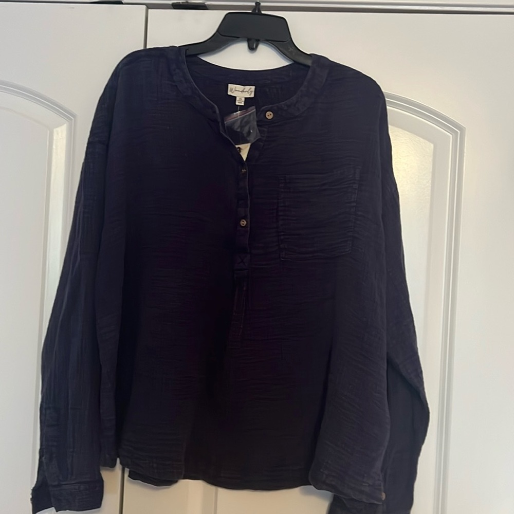 Lightweight long sleeve blue Wonderly top